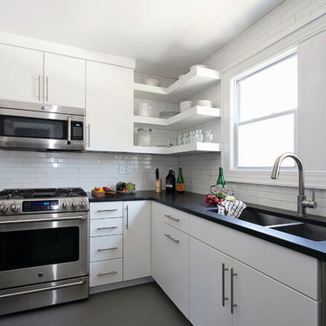 Contemporary and Clean Kitchen in White