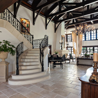 Imagen de salón con rincón musical mediterráneo extra grande