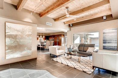 Example of a family room design in Phoenix