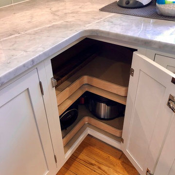 Craftsman Style White Dura Supreme Inset Doors Arabe Scato Vento Marble