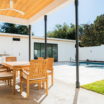 Side Courtyard Cabana