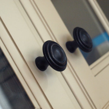 Builder's Grade Kitchen Gets an Upgrade
