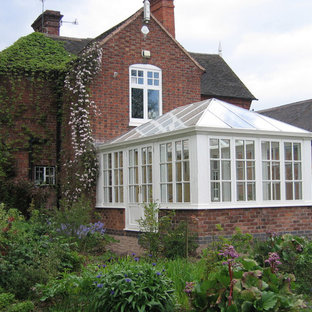 Idéer för ett mycket stort klassiskt rött hus, med två våningar, tegel och sadeltak