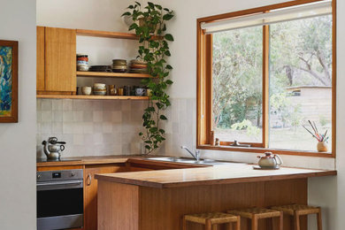 Example of a kitchen design in Los Angeles