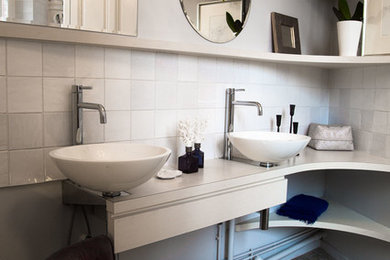 Design ideas for a transitional bathroom in Toulouse.