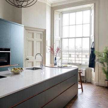Modern Hand-Painted Kitchen in Edinburgh Townhouse