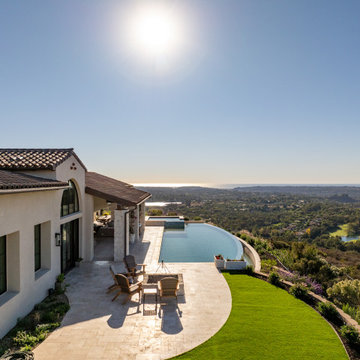 Seamless Indoor-Outdoor Living: A Home Designed for Entertaining and Privacy