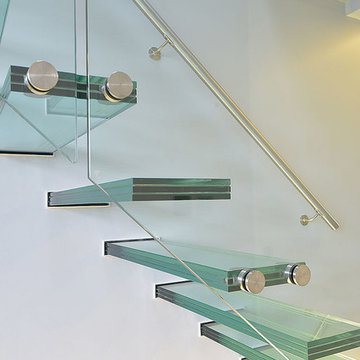 Thames Reach Project - Cantilevered Glass Staircase