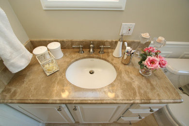 Example of a classic bathroom design in Boston