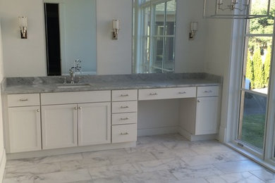 Inspiration for a transitional bathroom remodel in Columbus