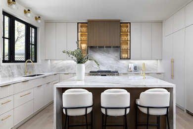 Example of a trendy kitchen design in Toronto
