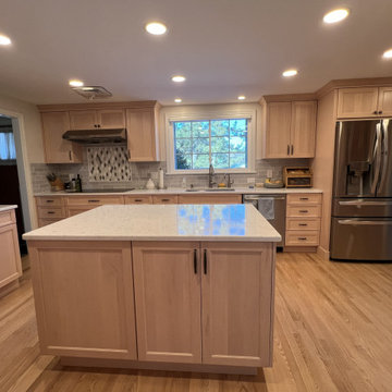 6612 - Bianco Breeze: Transforming with Quartz & Maple