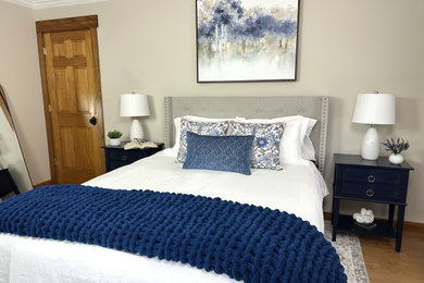 Bedroom - transitional bedroom idea in New York