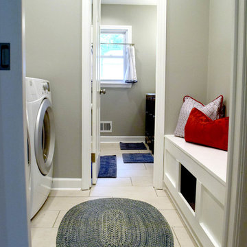 70's Ranch, Common Bath & Laundry