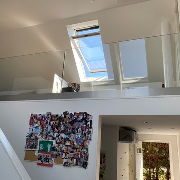 LE GLAS HAR FOR KUNDE I HELLERUP OPFØRT ET ELEGANTE STOLPEFRIT GLASGELÆNDER
