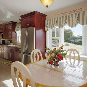 Renewal by Andersen Bay Window in Lovely Dinette