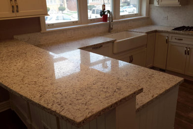 Elegant kitchen photo in Chicago