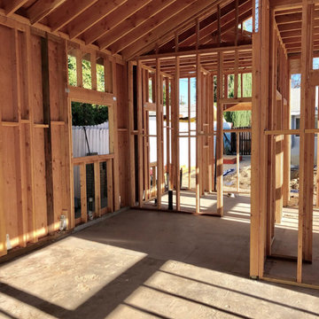 San Fernando Valley - ADU GueFeatures full bedroom, full size laundry, kitchen