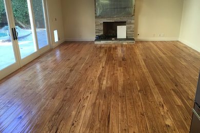 Example of a living room design in Los Angeles