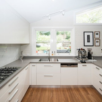 Contempory Kitchen with Urban Ceasarstone Benchtops