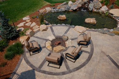 Inspiration for a traditional landscaping in Charlotte.