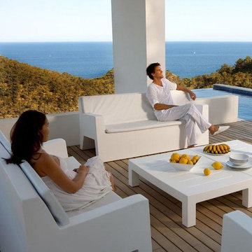 Jut Outdoor Sofa