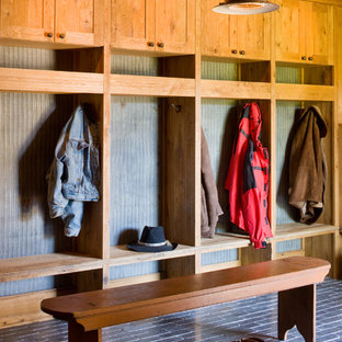 Idee per un ingresso con anticamera stile rurale con pavimento in mattoni