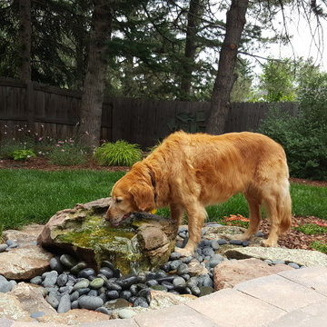 Bubbling naturalistic water feature