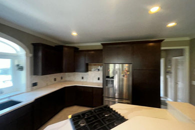 Kitchen - transitional kitchen idea