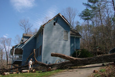 Example of a classic home design design in Atlanta