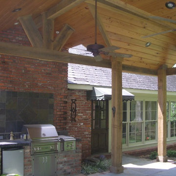 Custom Outdoor Kitchens and Patios