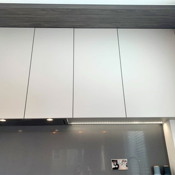 linear lines modern city apartment peninsular layout kitchen