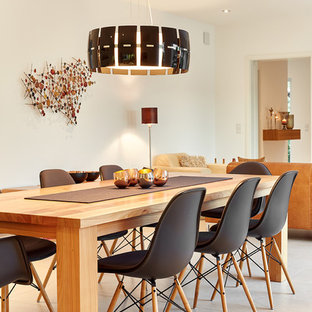 ニュルンベルクの中サイズの北欧風 LDKの画像 (白い壁、セラミックタイルの床、暖炉なし、ベージュの床)