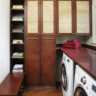 サンフランシスコのコンテンポラリースタイルのおしゃれなランドリールーム (赤いキッチンカウンター) の写真