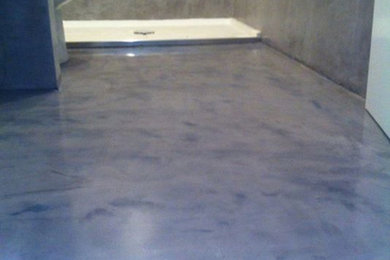 Foto de cuarto de baño industrial con suelo de cemento