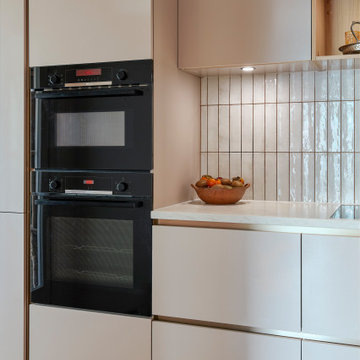 Japandi-inspired Kitchen with Bronze Handleless Channel