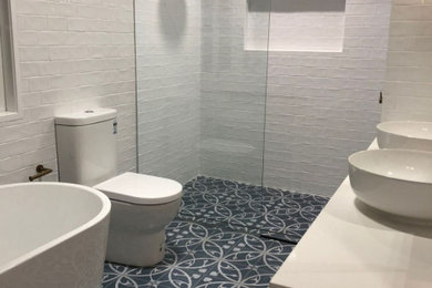 This is an example of a modern bathroom in Brisbane.