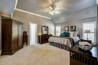 Trendy bedroom photo in Oklahoma City