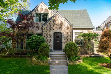 Example of a classic exterior home design in Chicago