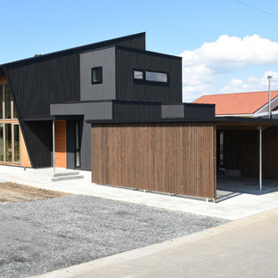 他の地域のアジアンスタイルのおしゃれな家の外観 (黒い外壁、片流れ屋根) の写真