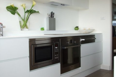 This is an example of a kitchen in Hobart.
