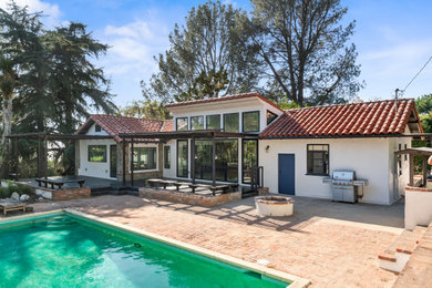 Deck - contemporary deck idea in Los Angeles