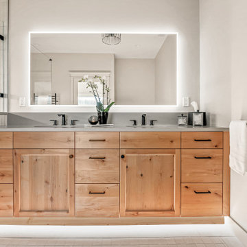 SOPHISTICATED UNDERSTATED BATHROOM