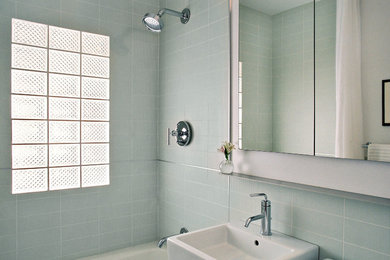 Example of a trendy bathroom design in Minneapolis