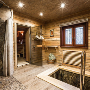 Gefliester Country Indoor-Pool in Moskau