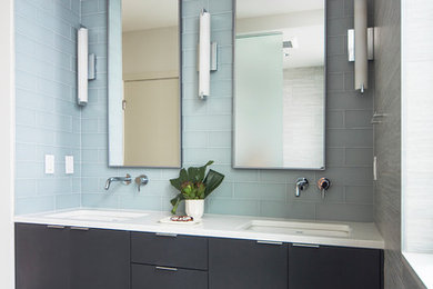 Inspiration for a modern home design remodel in Seattle