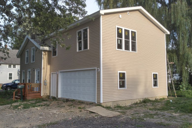 Example of an arts and crafts garage design in New York
