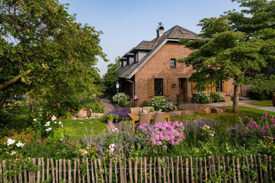 Mittelgroßer Landhaus Vorgarten