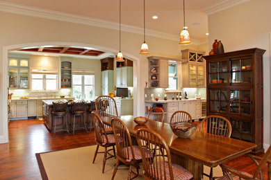 Inspiration for a tropical home design remodel in Miami