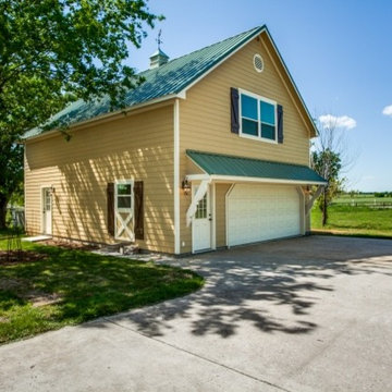Detached Garage and Shop